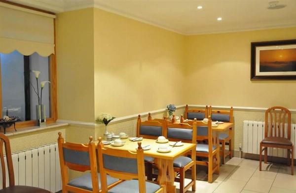 Olympic House Hotel image 15