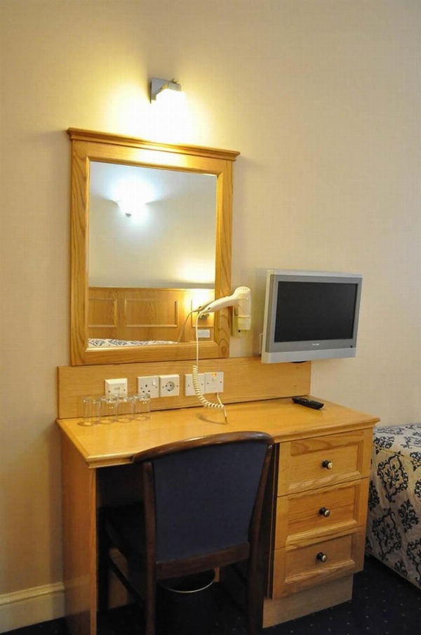 Olympic House Hotel image 4